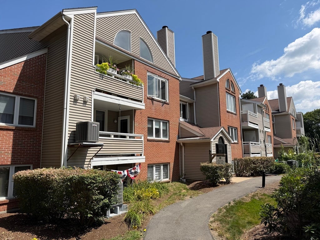 10 Chapman St 208