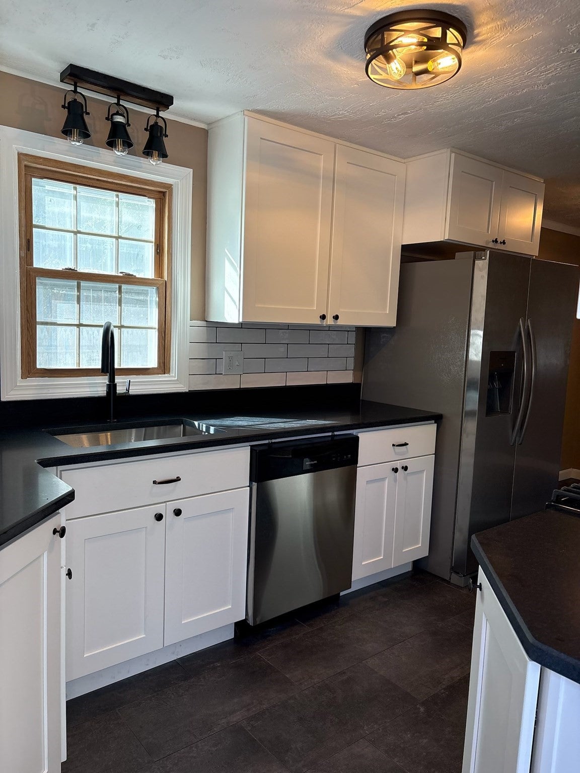 114 Leatherleaf Dr, Springfield, MA Photo #1