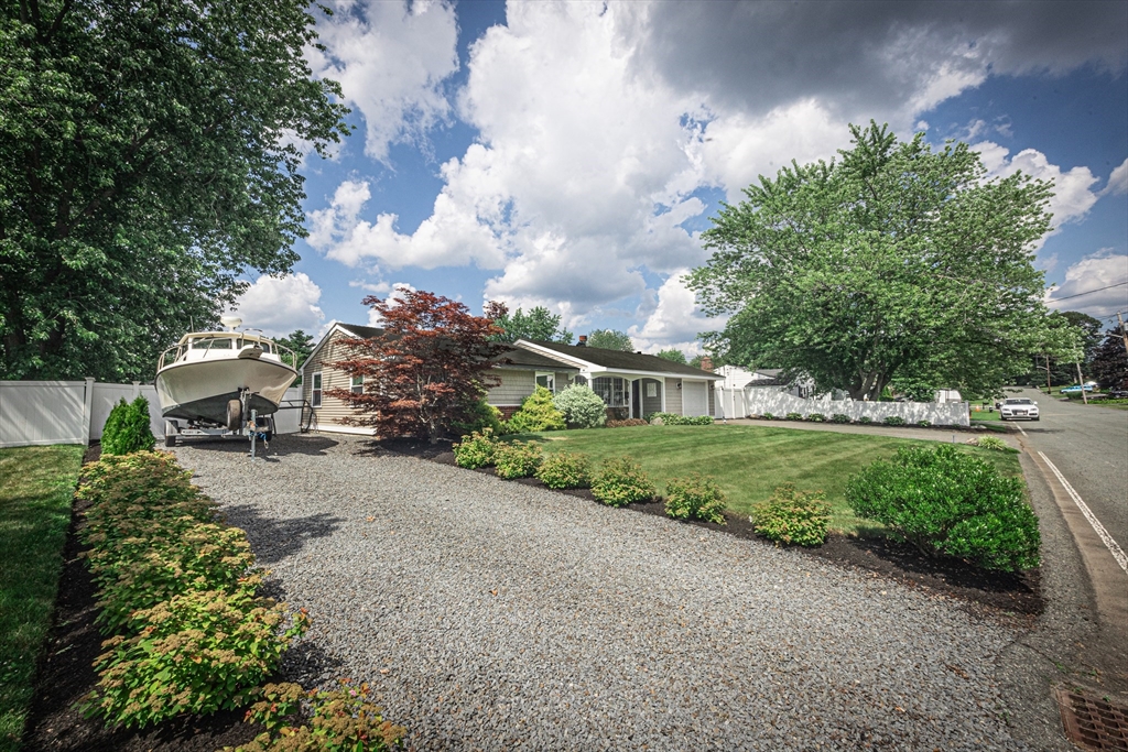95 Nicholson Dr