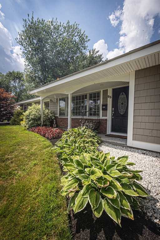95 Nicholson Dr
