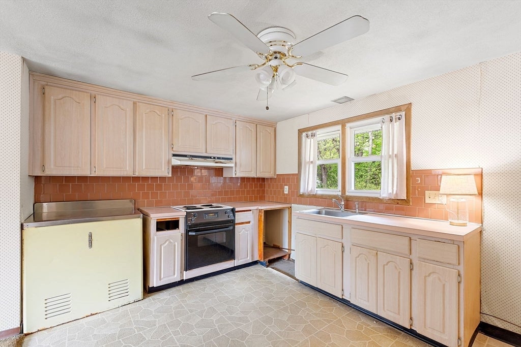 29 Temi Rd, Hudson, MA Photo #8