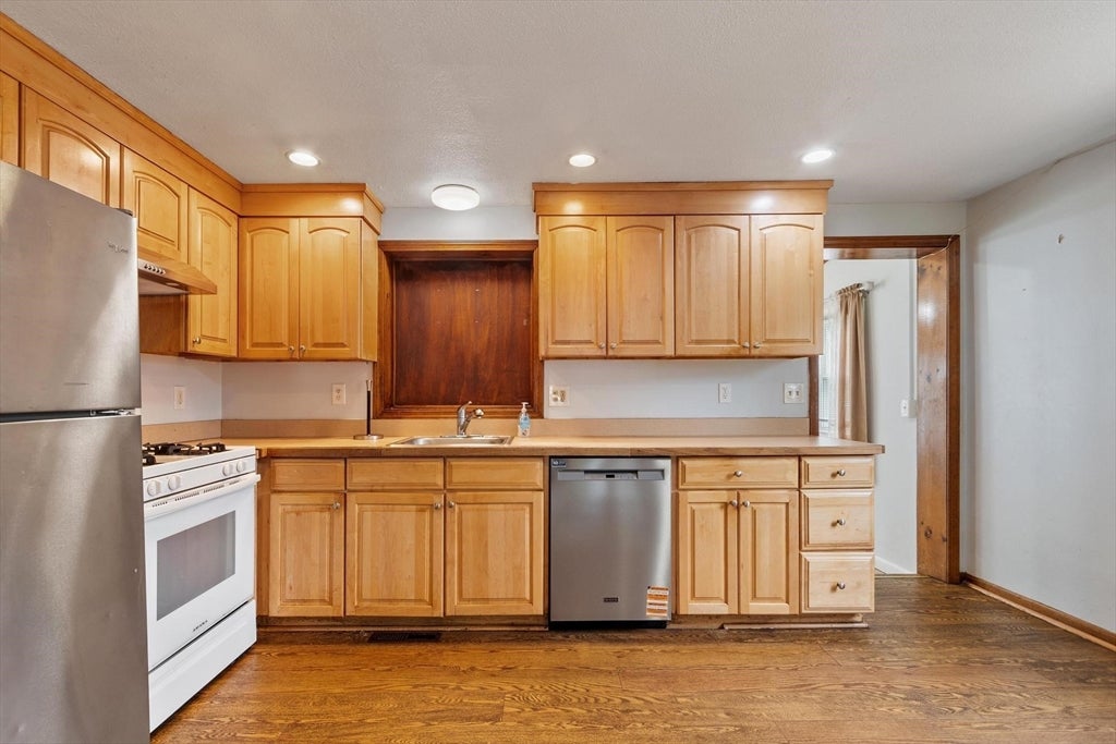 170 Townsend Ave, Lowell, MA, 170 Townsend Ave, Lowell, MA Photo #8