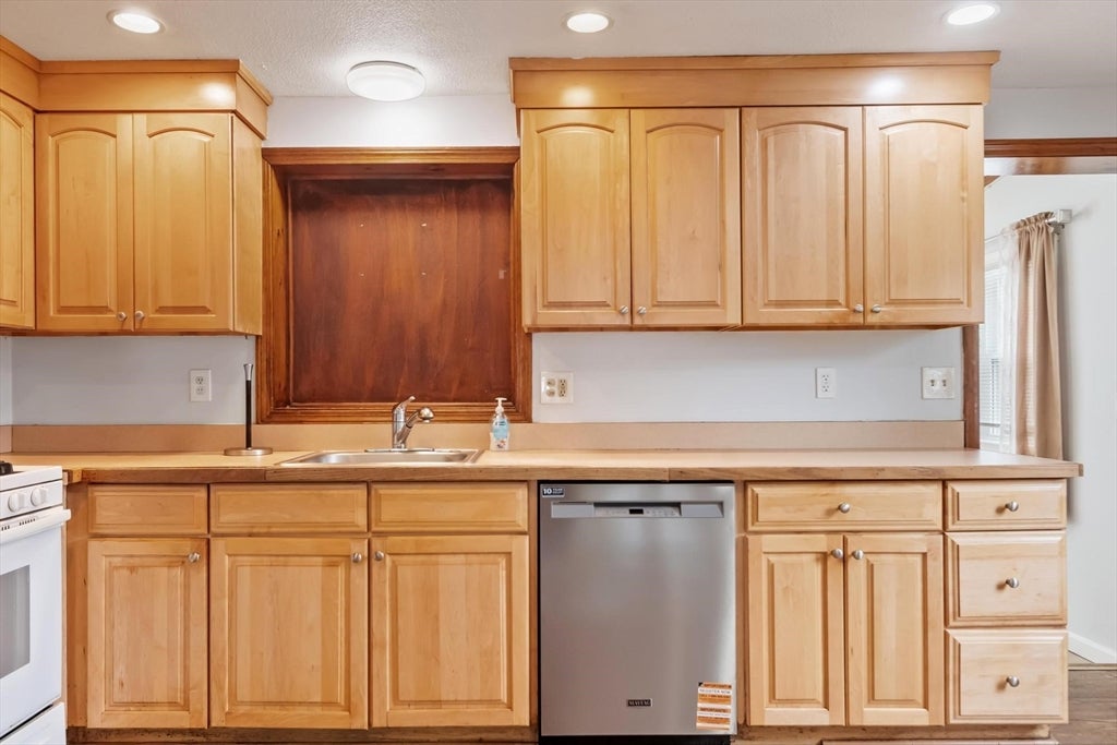 170 Townsend Ave, Lowell, MA, 170 Townsend Ave, Lowell, MA Photo #11