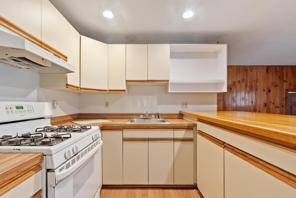 170 Townsend Ave, Lowell, MA, 170 Townsend Ave, Lowell, MA Photo #31