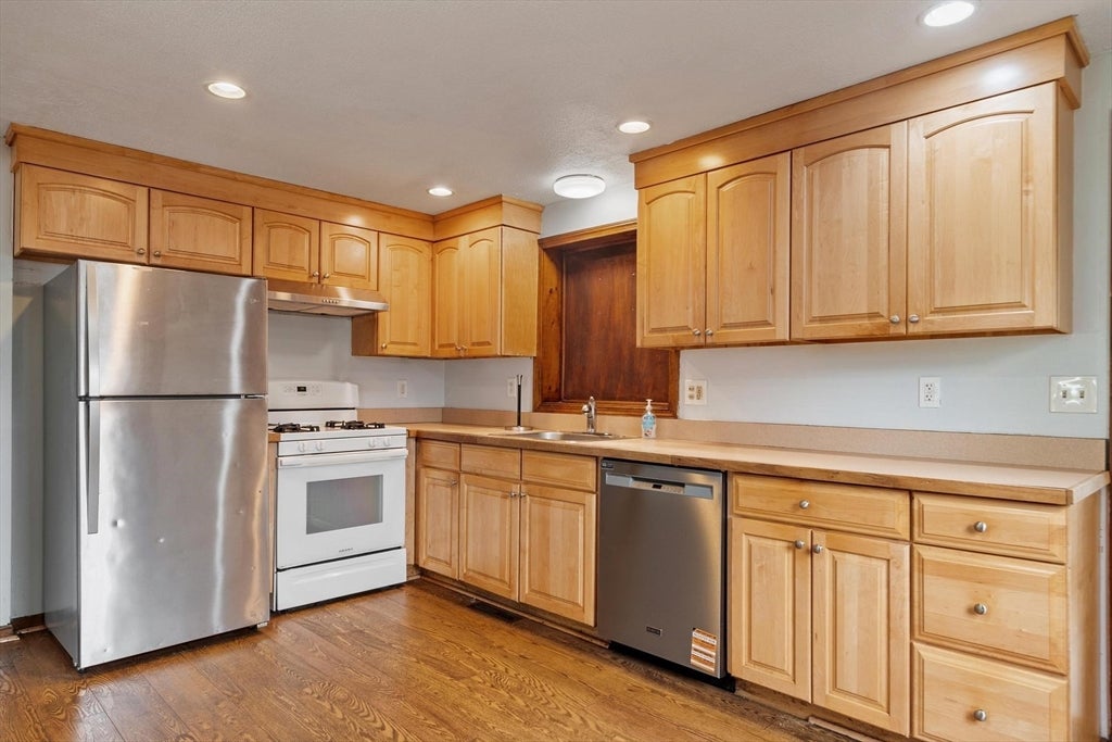 170 Townsend Ave, Lowell, MA, 170 Townsend Ave, Lowell, MA Photo #9