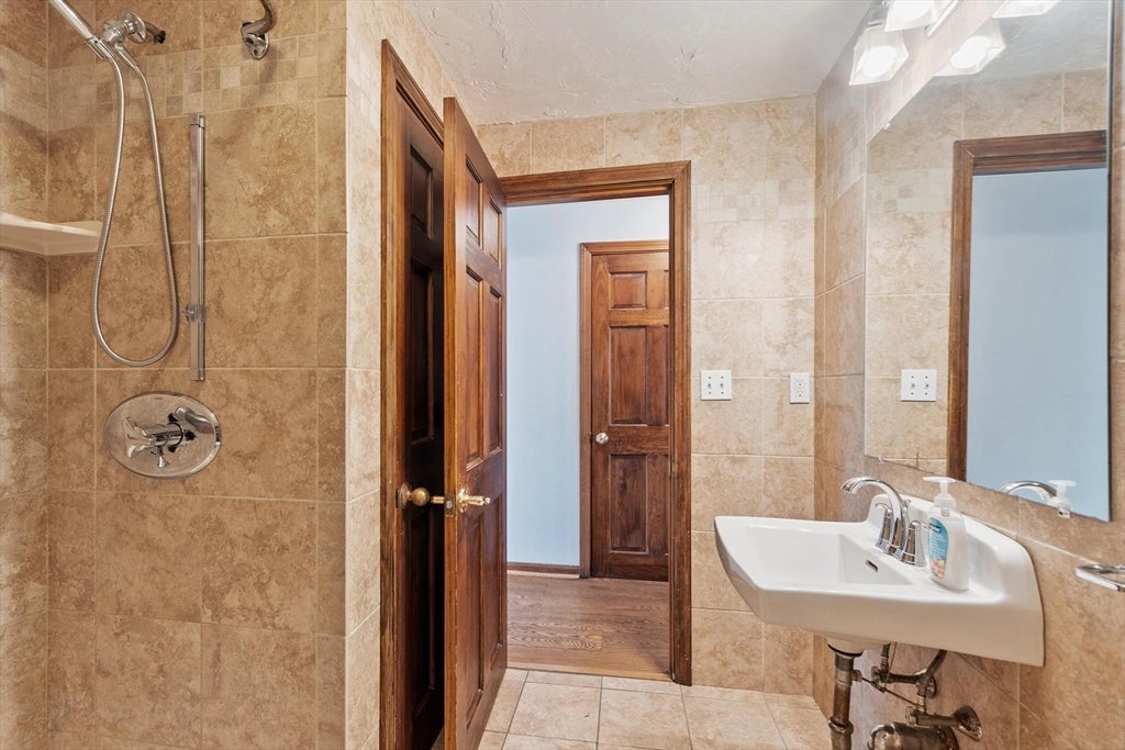 170 Townsend Ave, Lowell, MA, 170 Townsend Ave, Lowell, MA Photo #18