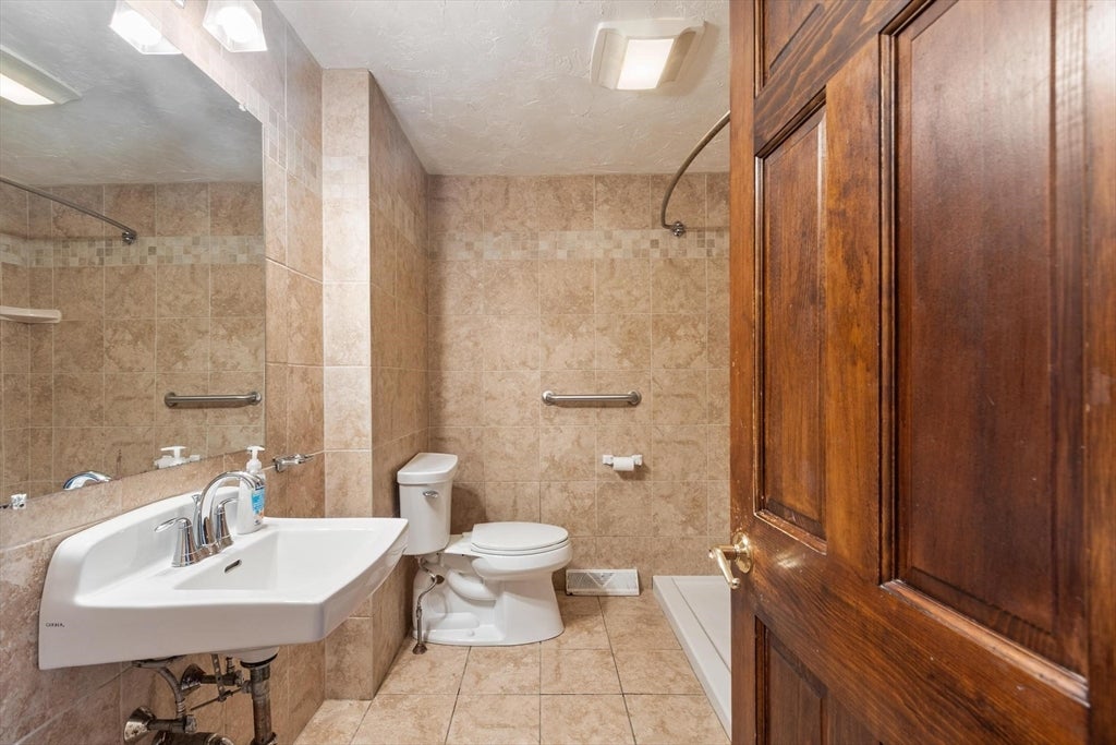 170 Townsend Ave, Lowell, MA, 170 Townsend Ave, Lowell, MA Photo #17