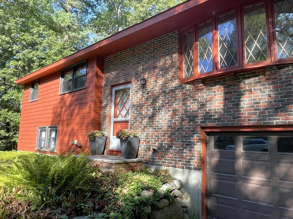 8 Wood Dr