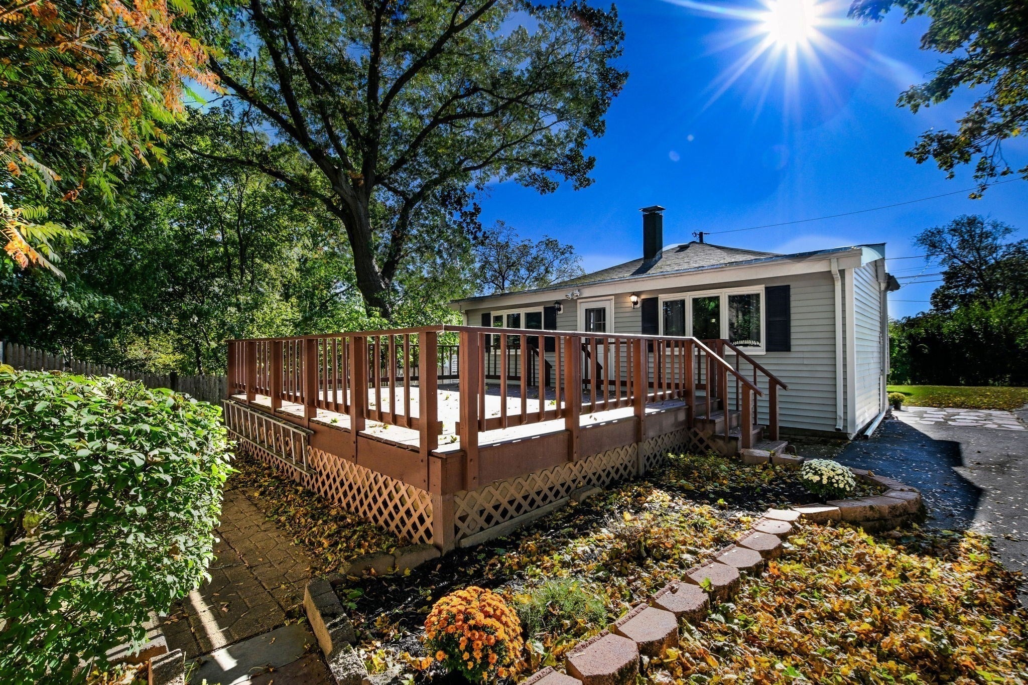 18 Lakeside Ave