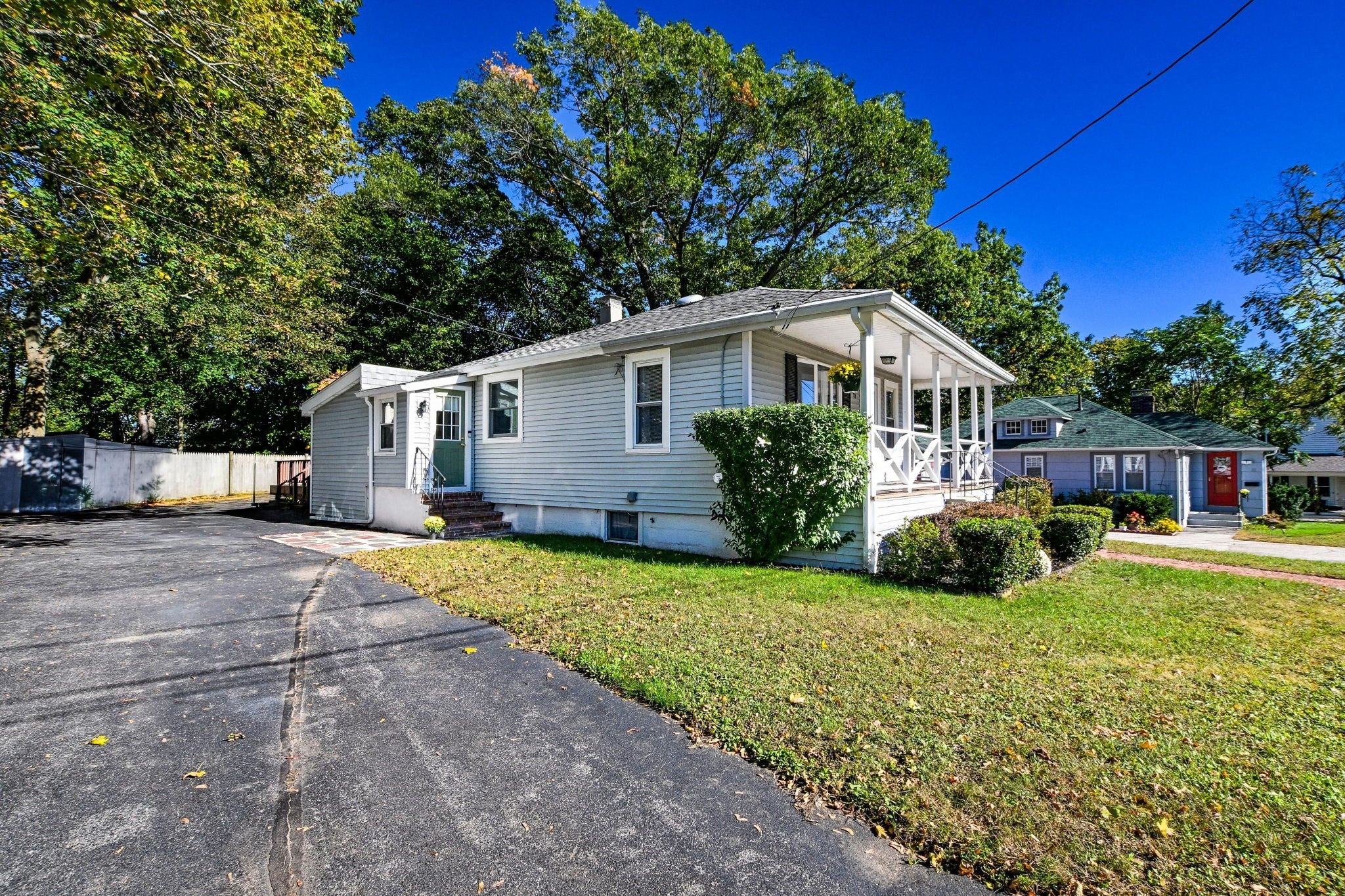 18 Lakeside Ave