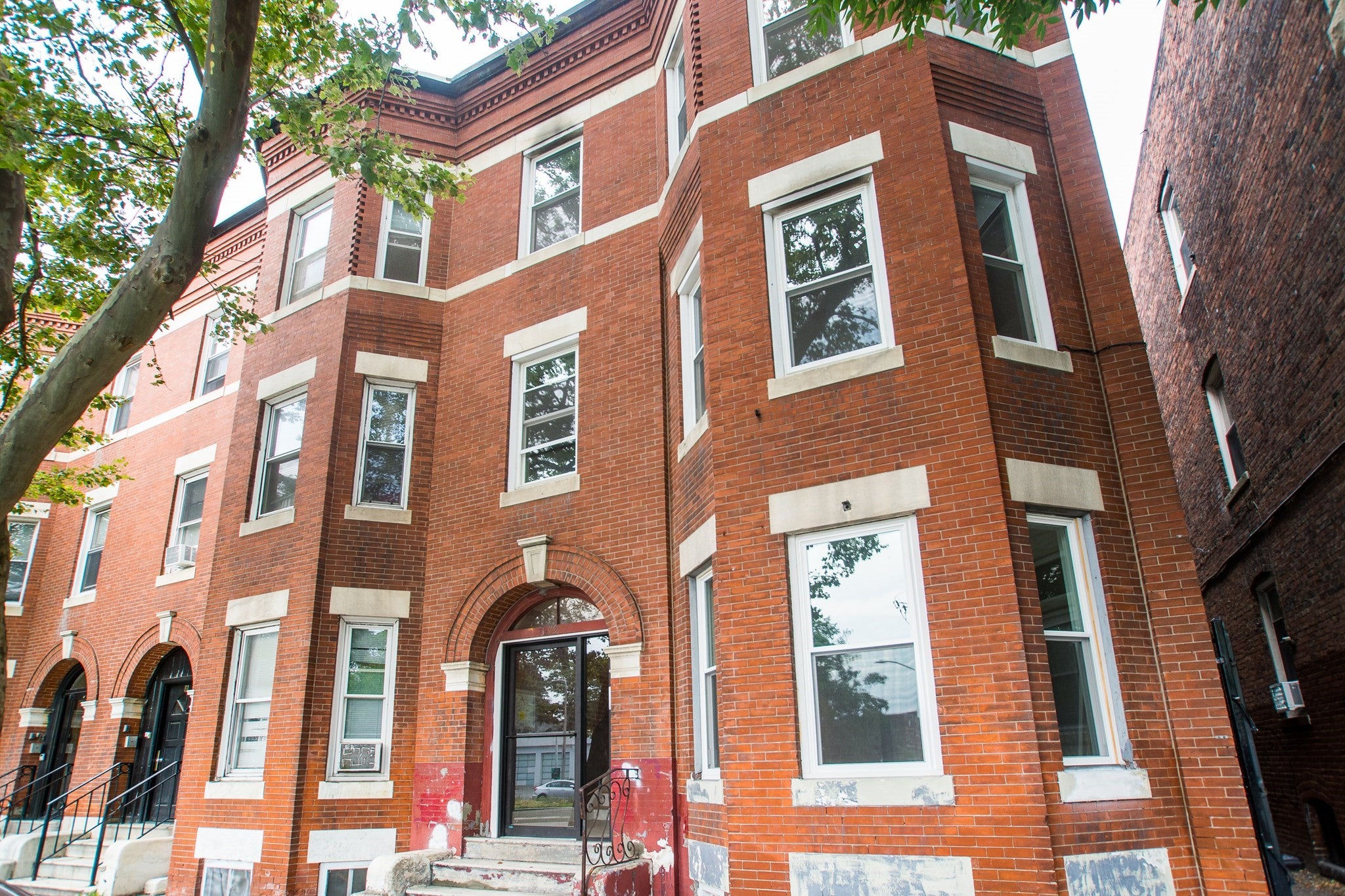 Click for 79 Brighton Ave #2, Boston, MA slideshow