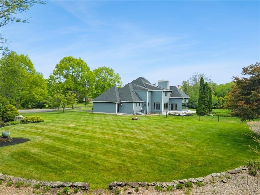 14 Fieldstone Ter