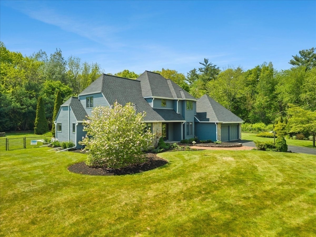 14 Fieldstone Ter