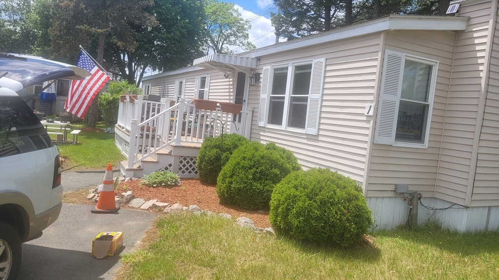 251 Newbury 1