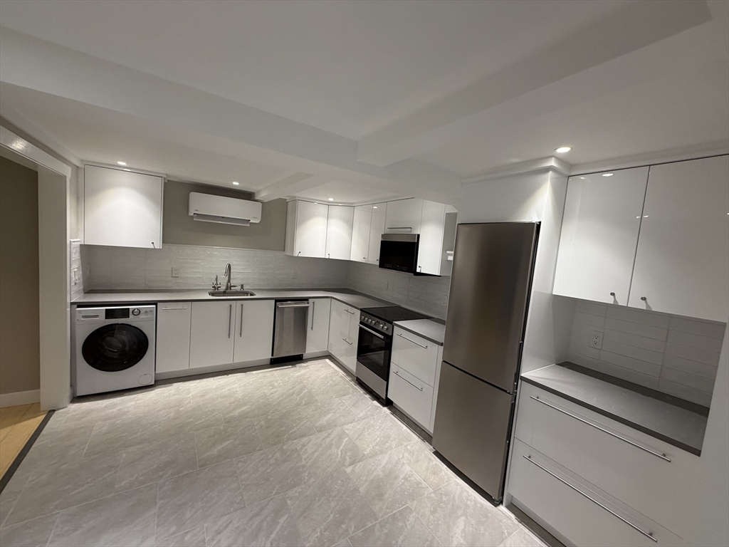 4 Meeting House Hill Road E