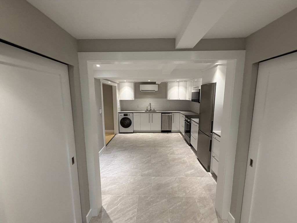 4 Meeting House Hill Road E