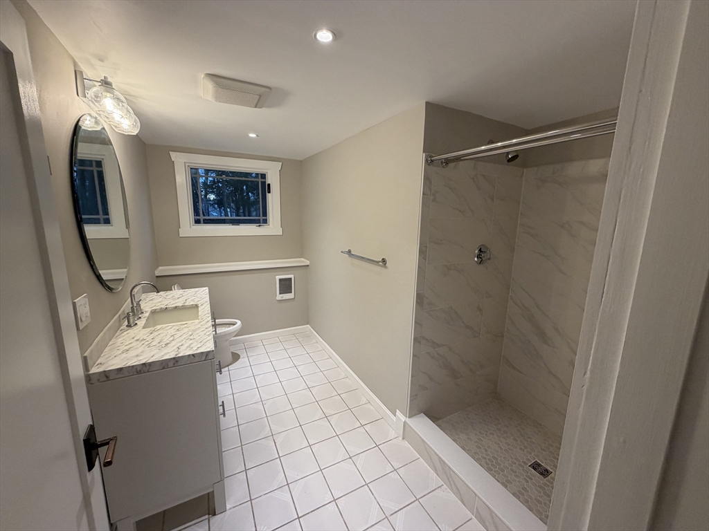 4 Meeting House Hill Road E