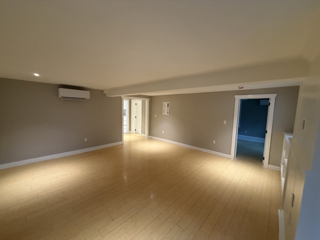 4 Meeting House Hill Road E