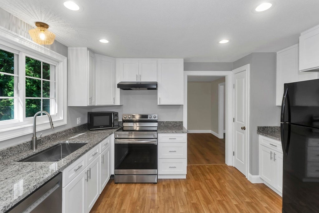 127 Szetela Drive, Chicopee, MA Photo #2