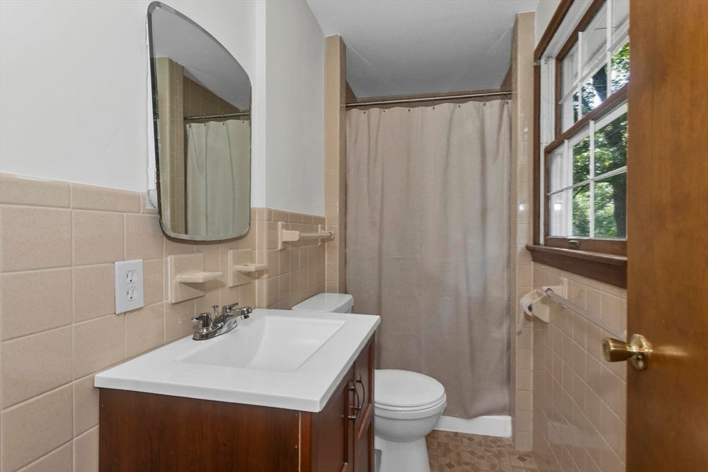 127 Szetela Drive, Chicopee, MA Photo #23
