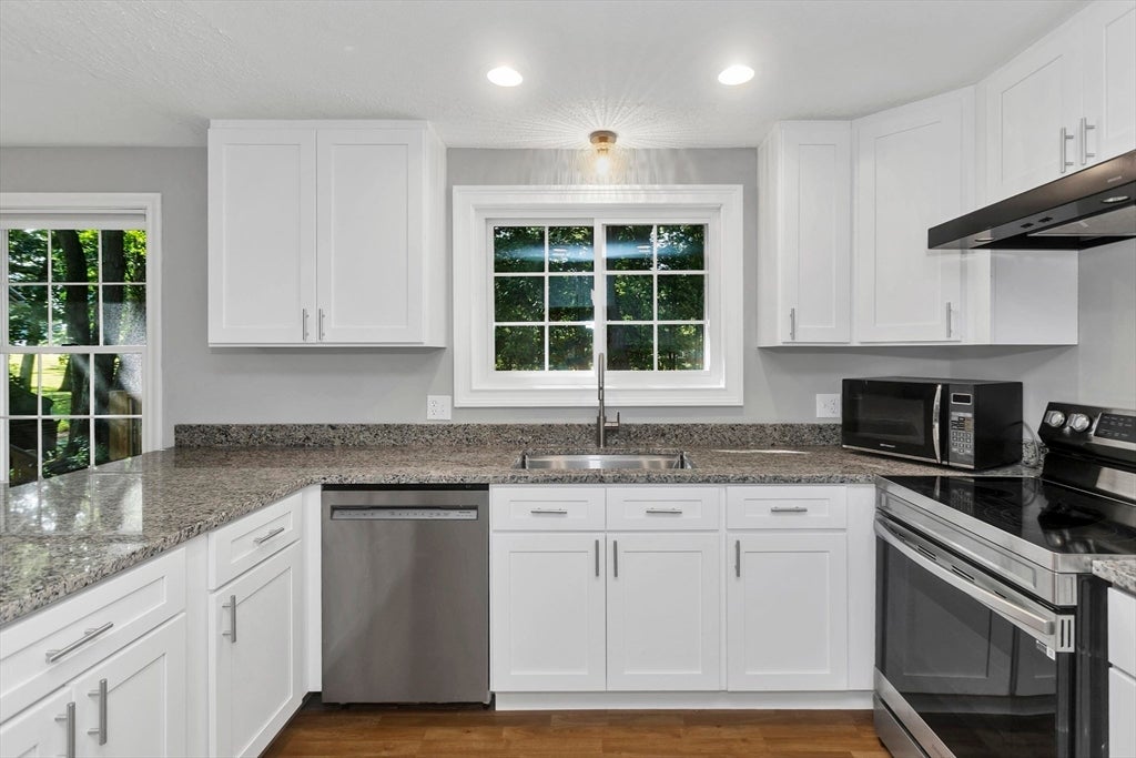 127 Szetela Drive, Chicopee, MA Photo #3