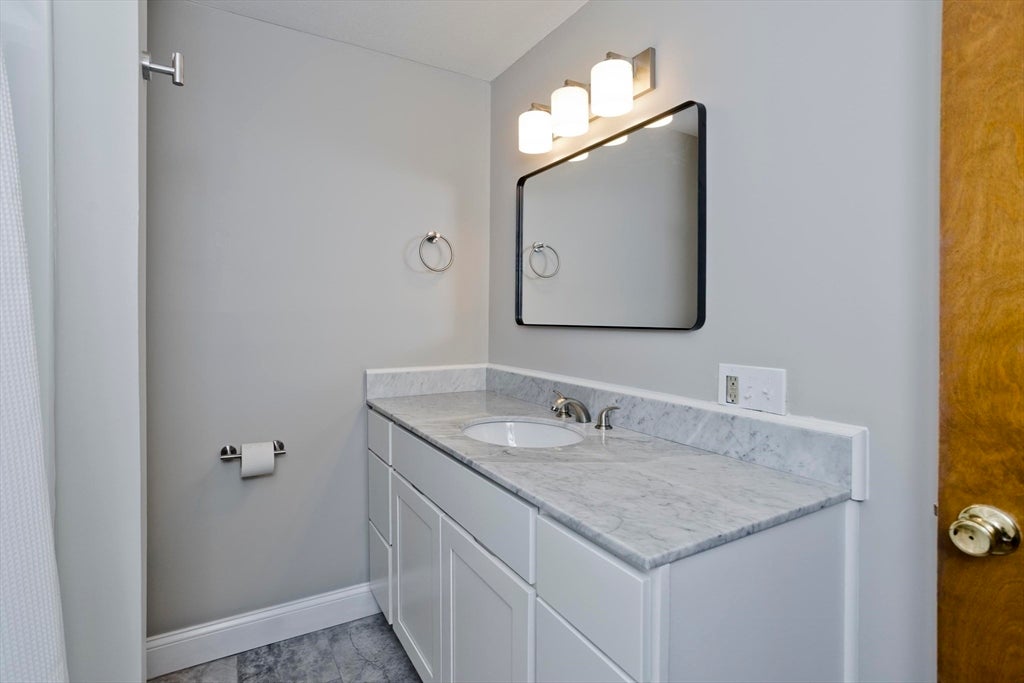 127 Szetela Drive, Chicopee, MA Photo #20