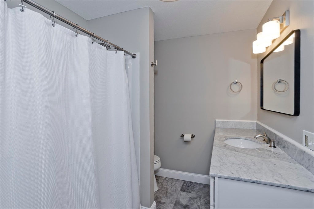 127 Szetela Drive, Chicopee, MA Photo #19