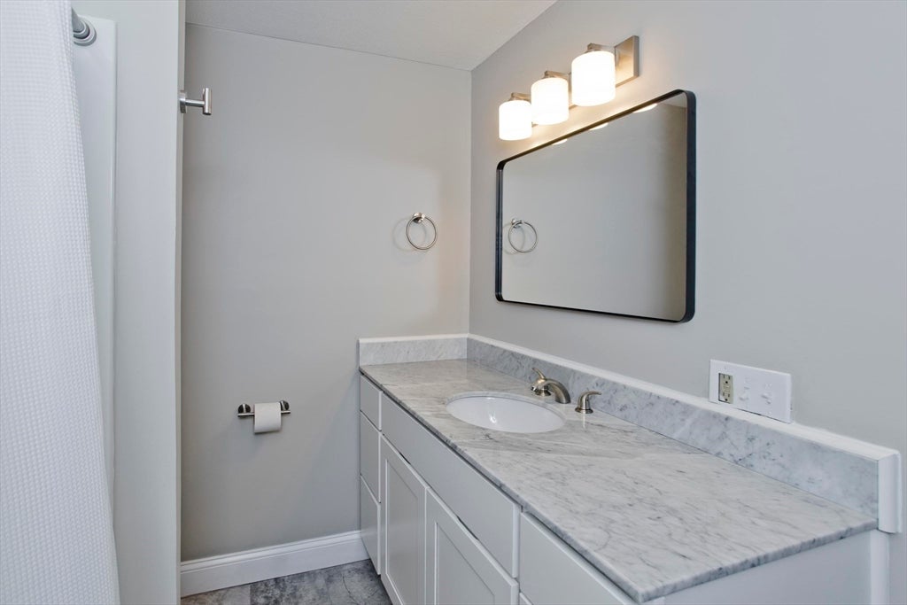127 Szetela Drive, Chicopee, MA Photo #21