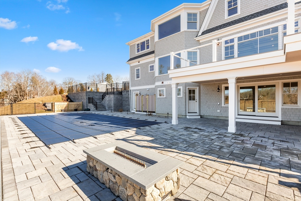 44 Tonset Rd