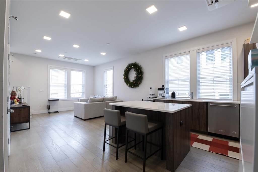 24 Rush St I