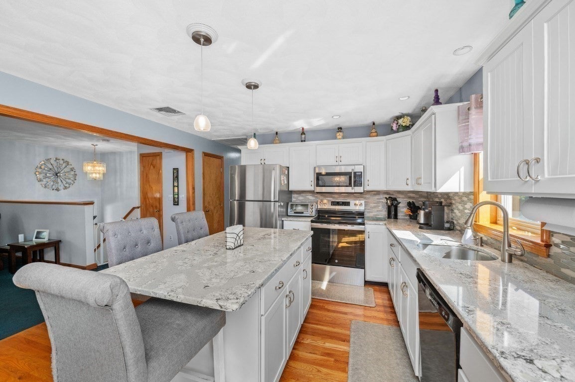 3 Gatta Cir, Woburn, MA, 3 Gatta Cir, Woburn, MA Photo #3