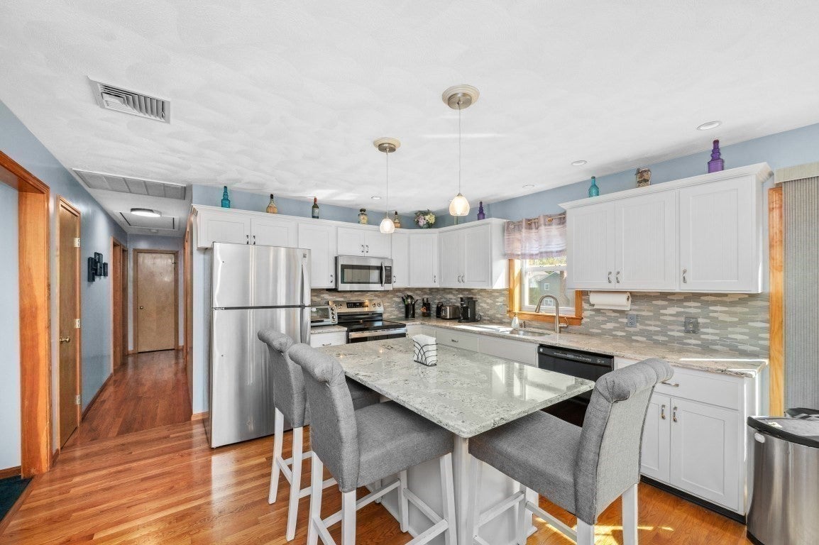 3 Gatta Cir, Woburn, MA, 3 Gatta Cir, Woburn, MA Photo #4