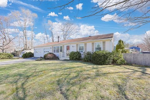 47 Sleepy Hollow Dr Cumberland RI 02864
