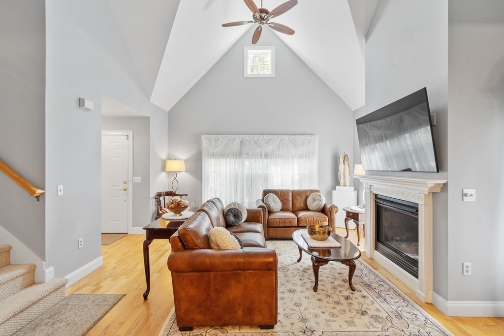 135 Beach Road E1