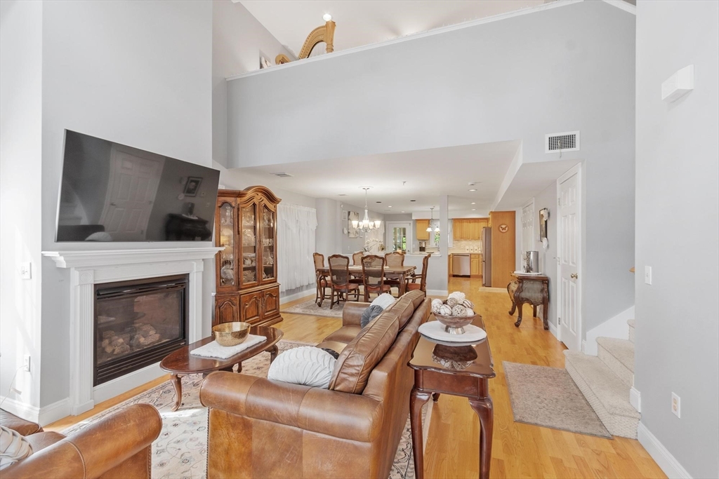135 Beach Road E1