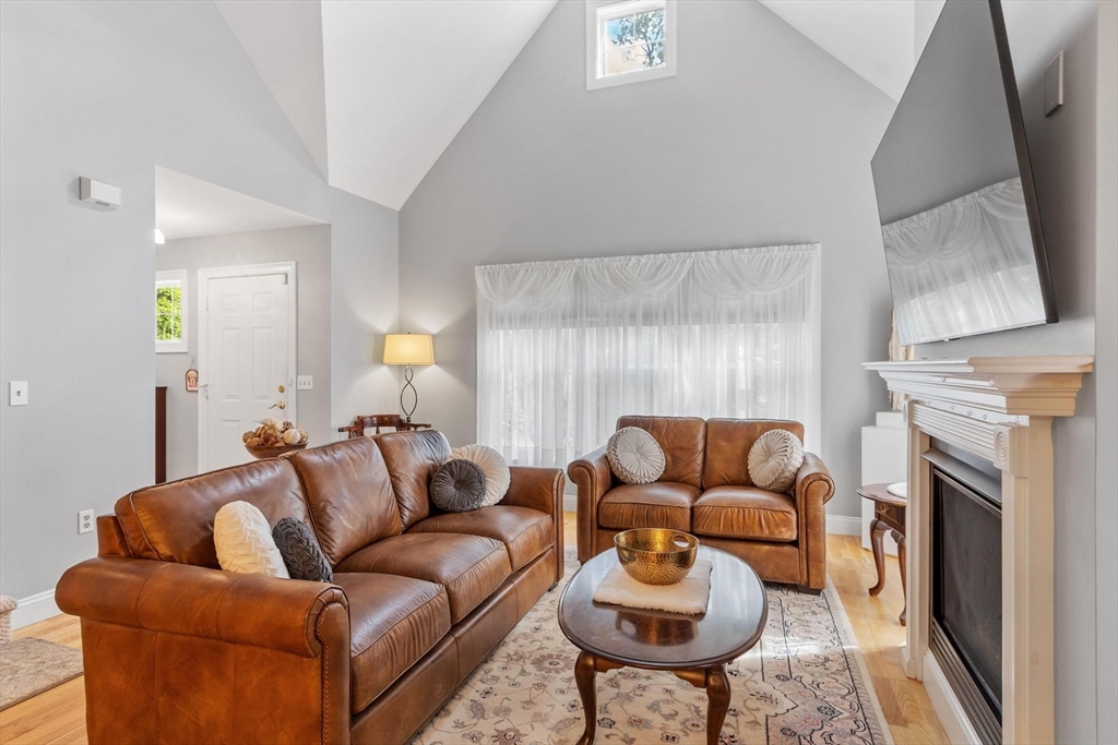135 Beach Road E1