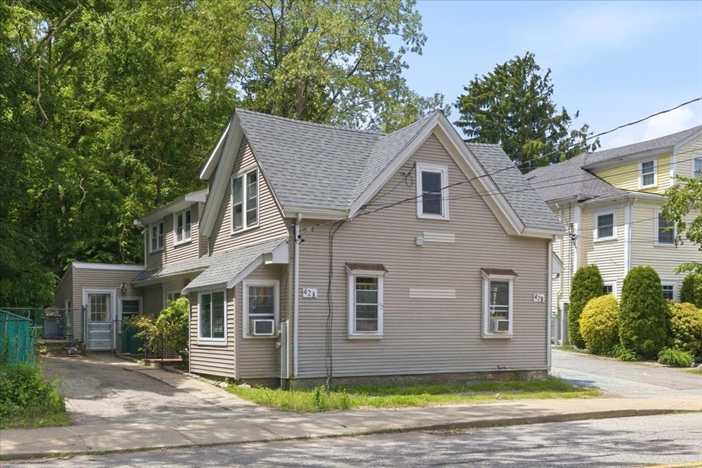 42 Standish Ave
