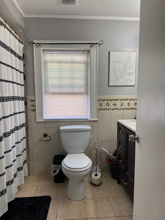 35 Farmland Rd, Lowell, MA Photo #13