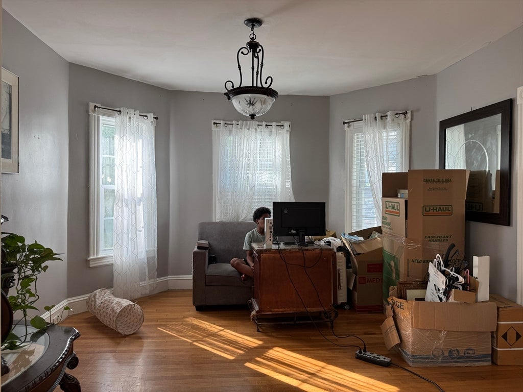 35 Farmland Rd, Lowell, MA Photo #6