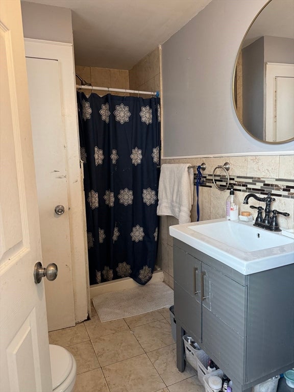 35 Farmland Rd, Lowell, MA Photo #8