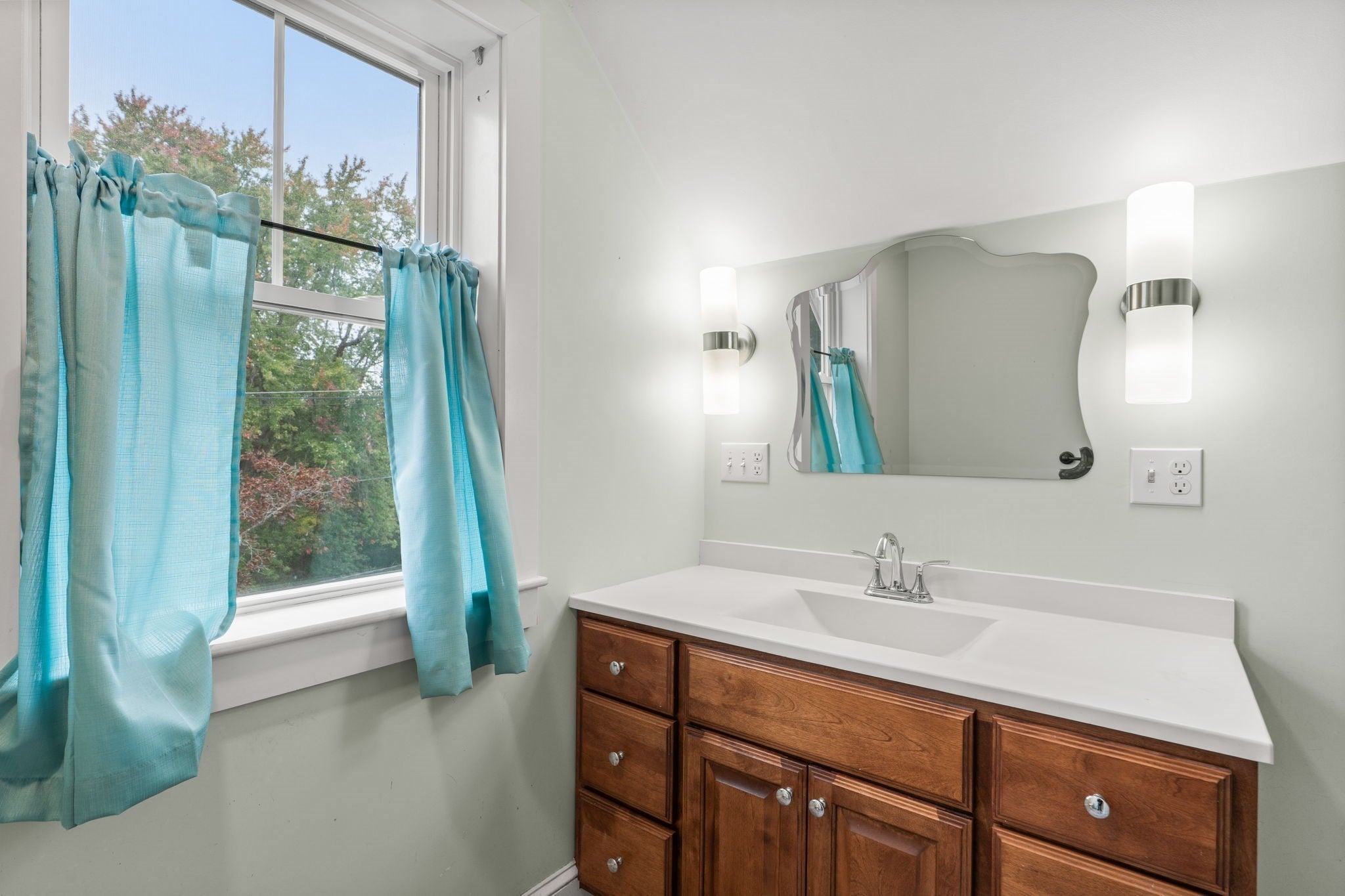 82 Congress Street, Amesbury, MA Photo #18