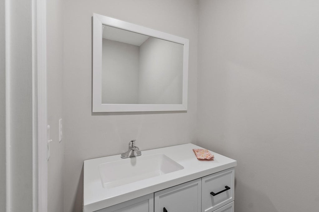 4 Sycamore Dr #4, Leominster, MA Photo #11