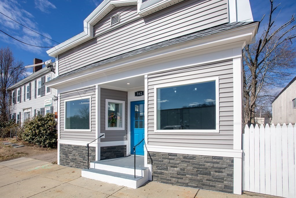 562 Washington St