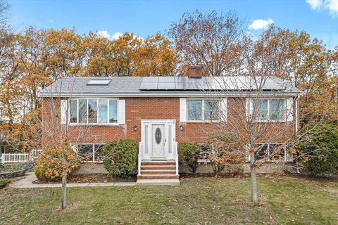 25 Murdoch Rd Stoneham MA 02180