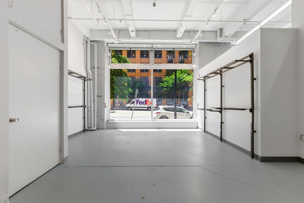 300 Summer St 11