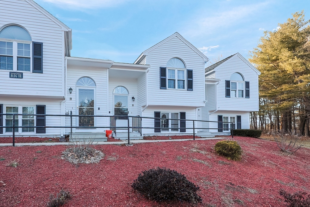 Southbridge, Massachusetts 01550, United States, 2 Bedrooms Bedrooms, ,2 BathroomsBathrooms,Residential,Pending,21185