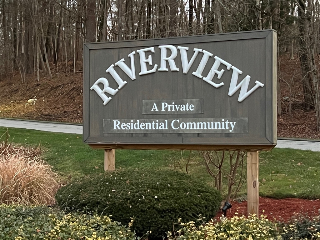 Southbridge, Massachusetts 01550, United States, 2 Bedrooms Bedrooms, ,2 BathroomsBathrooms,Residential,Pending,21185