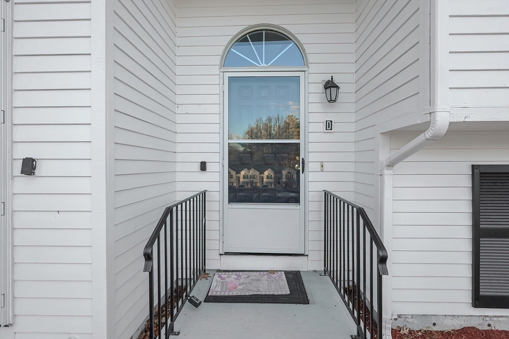 Southbridge, Massachusetts 01550, United States, 2 Bedrooms Bedrooms, ,2 BathroomsBathrooms,Residential,Pending,21185