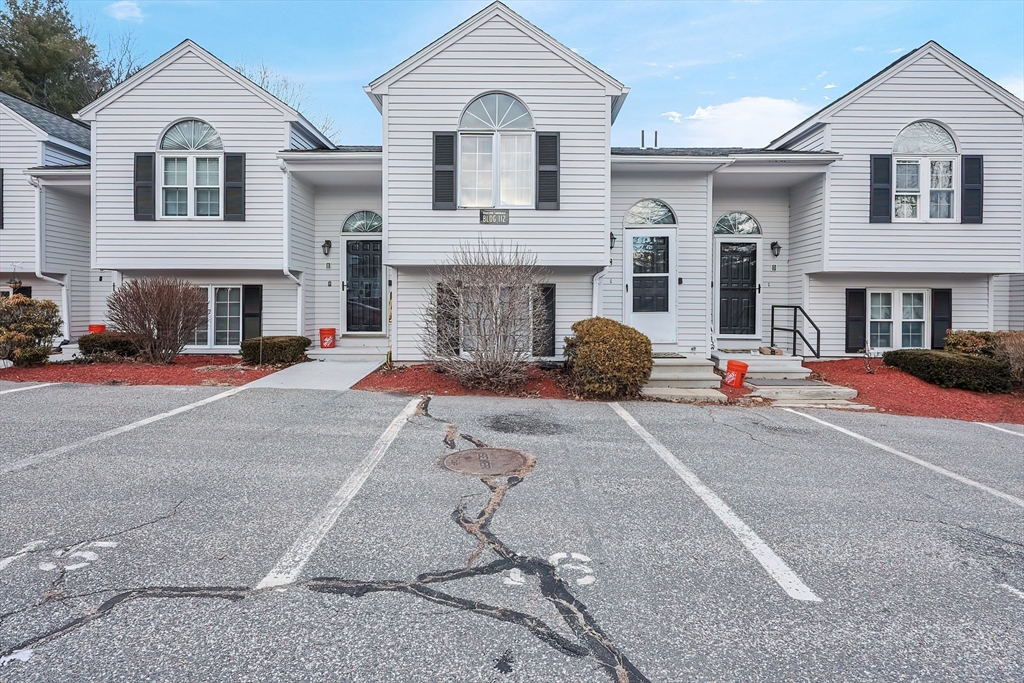 Southbridge, Massachusetts 01550, United States, 2 Bedrooms Bedrooms, ,2 BathroomsBathrooms,Residential,Pending,21185