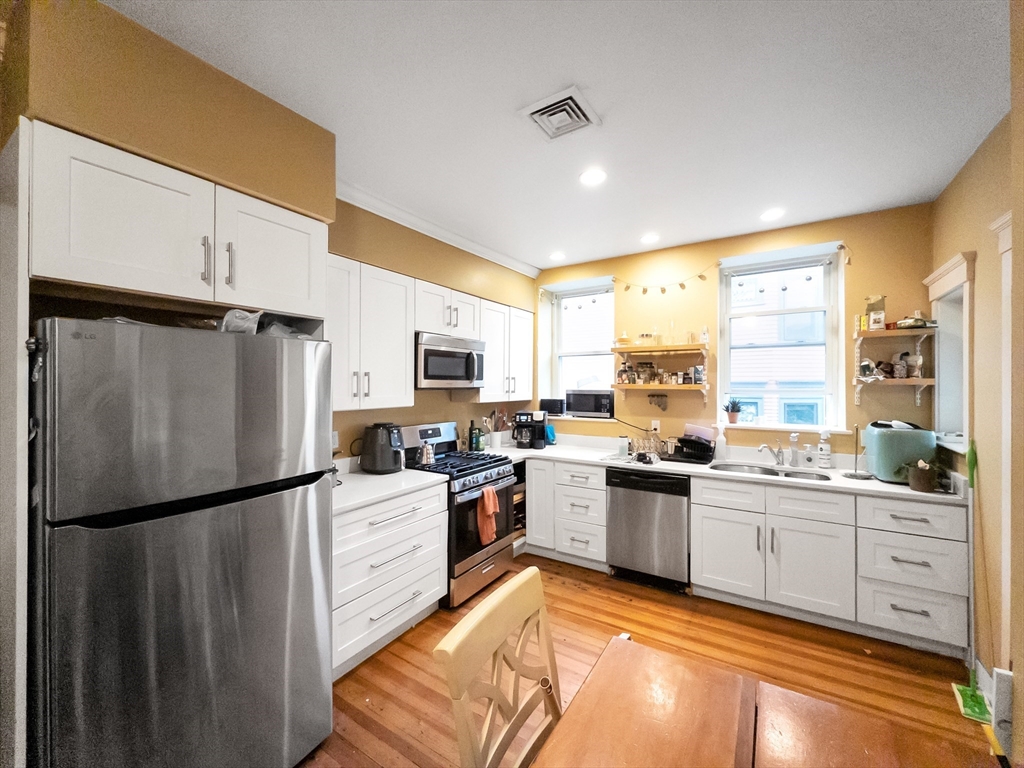 Click for 79 Perkins Street #2, Boston, MA slideshow Click for 79 Perkins Street #2, Boston, MA slideshow